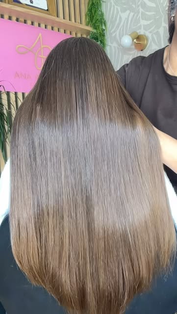 Cheveux aux reflets lumineux — photo originale d’Ana Paula, technique non confirmée